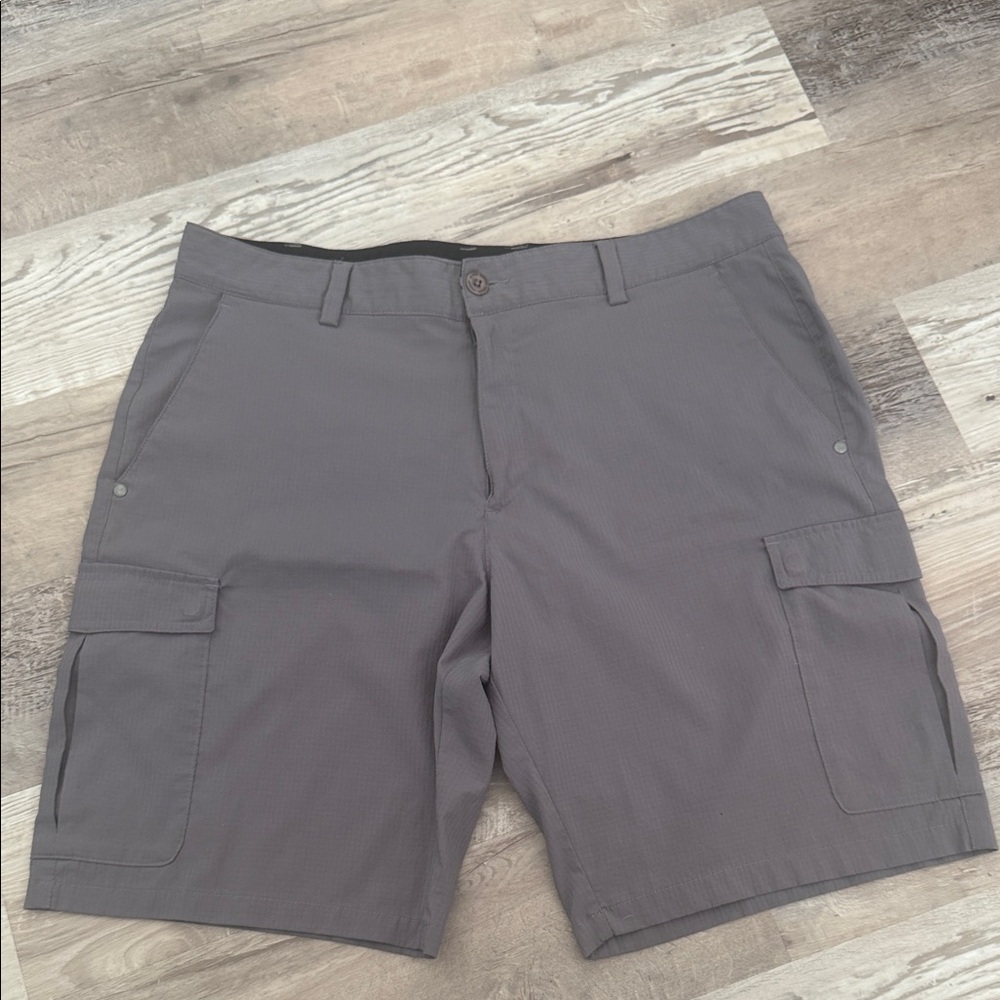 Under Armour Men's Gray Cargo Shorts